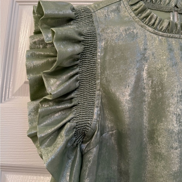 NEW JODIFL Shimmering Green Ruffle Sleeve Top Size Small - Picture 3 of 7